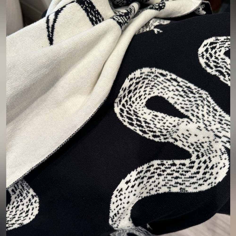 Intarsia knit Snake Throw Blanket Year of the Snake - Picture 7 of 16